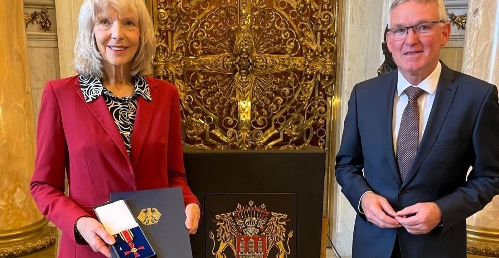 Angelika Czaplinski wurde kürzlich auch mit dem Bundesverdienstkreuz ausgezeichnet.  Foto: TV Fischbek