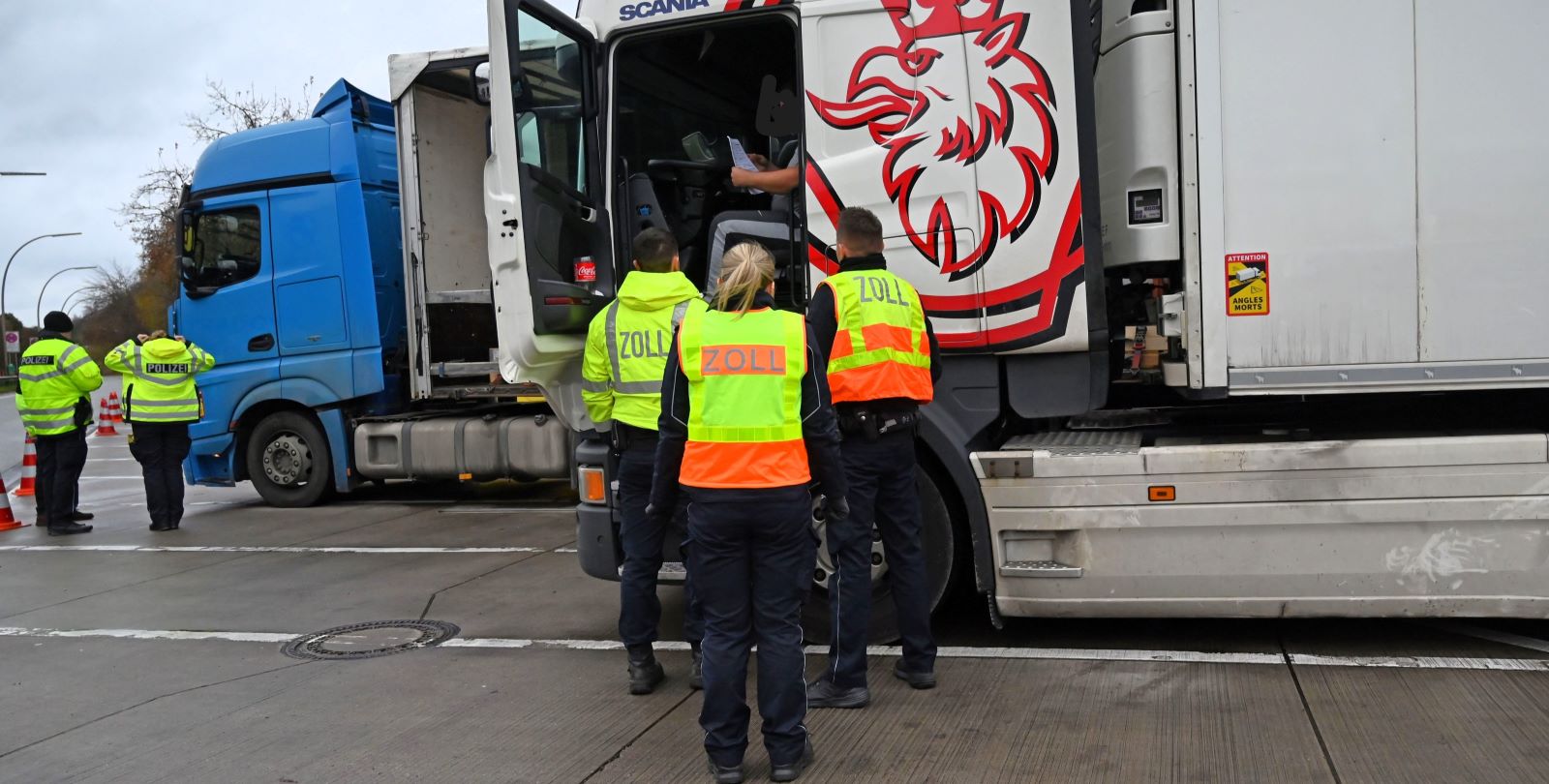 Lkw-Verkehr unter der Lupe: Große Kontrolle auf Rastplatz Harburger Berge