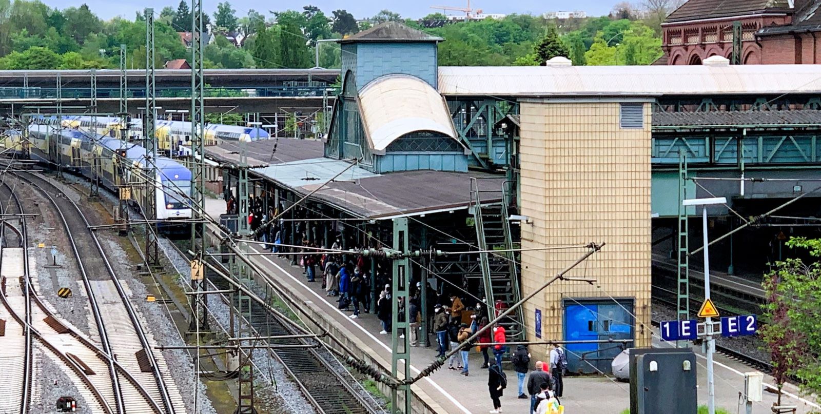 Der tunesische Tatverdächtige wurde dem Bundespolizeirevier im Bahnhof Harburg zugeführt. Der Mann verweigerte jegliche Aussage zum Tatvorwurf. Foto: Christian Bittcher