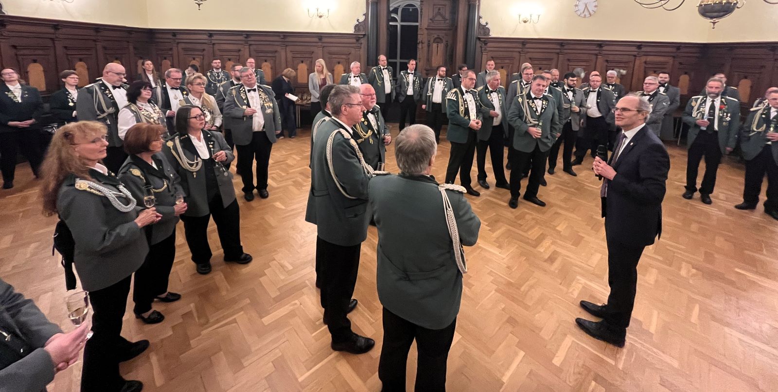 80 Schützen und ein Bezirksamtsleiter: Erster Schützenempfang im Rathaus