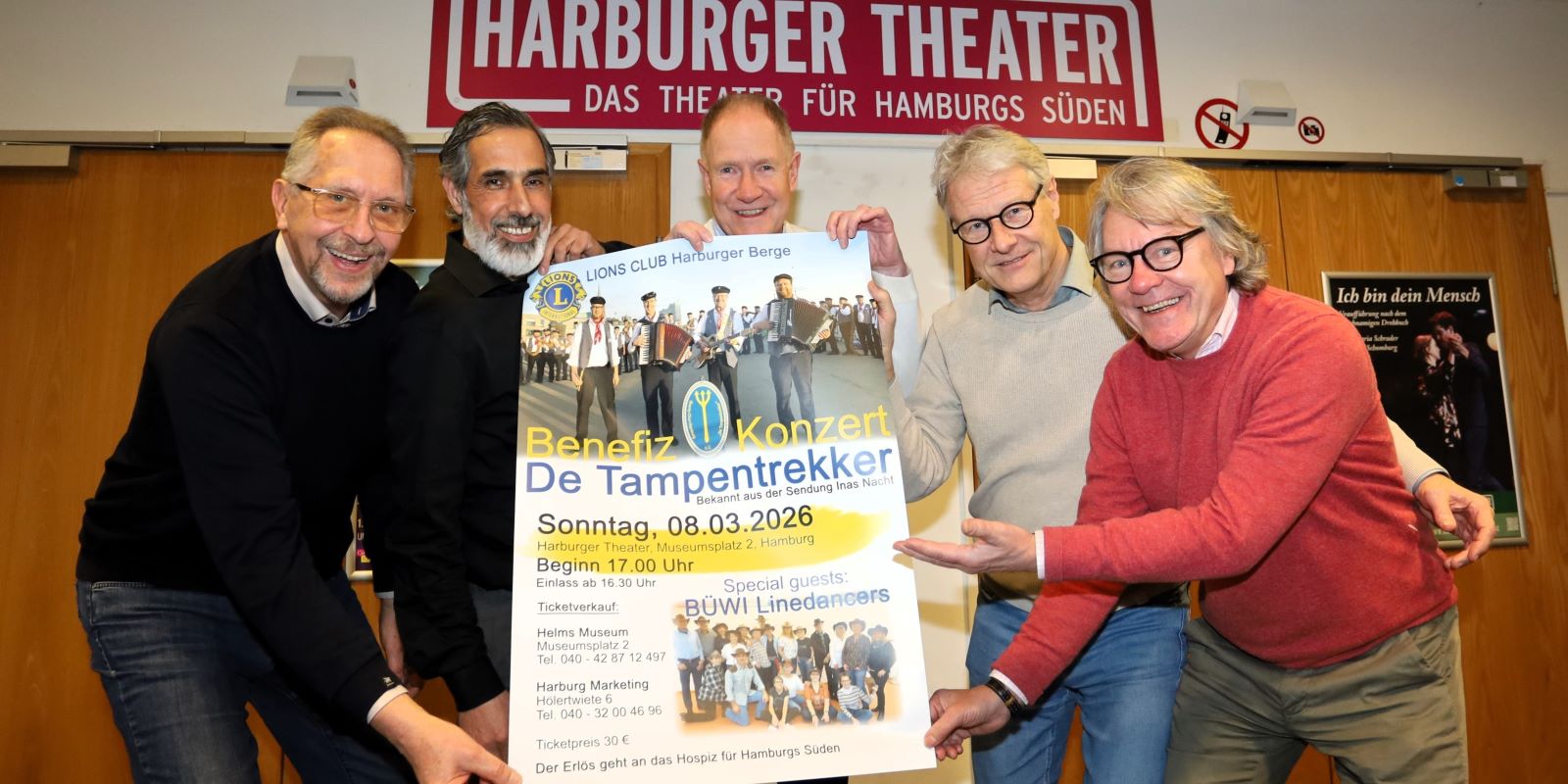 Gerrald Boekhoff (v.l.), Naiem Sharifi (Helms-Lounge), Bernd Renner, Jürgen Linzer und Tomas Neumann-Thieme freuen sich auf das Benefizkonzert. Foto: Christian Bittcher