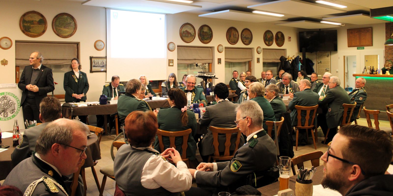 Volle Hütte und Politik-Prominenz: Schützenkreis Harburg stellt die Weichen