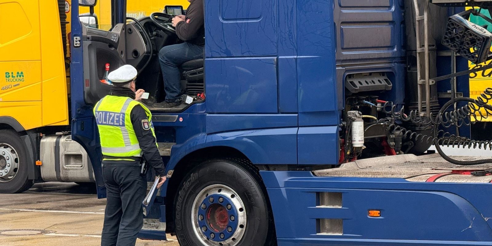 A7-Rastplatz Harburger Berge: Polizei kontrolliert Lkw-Verkehr – zahlreiche Verstöße