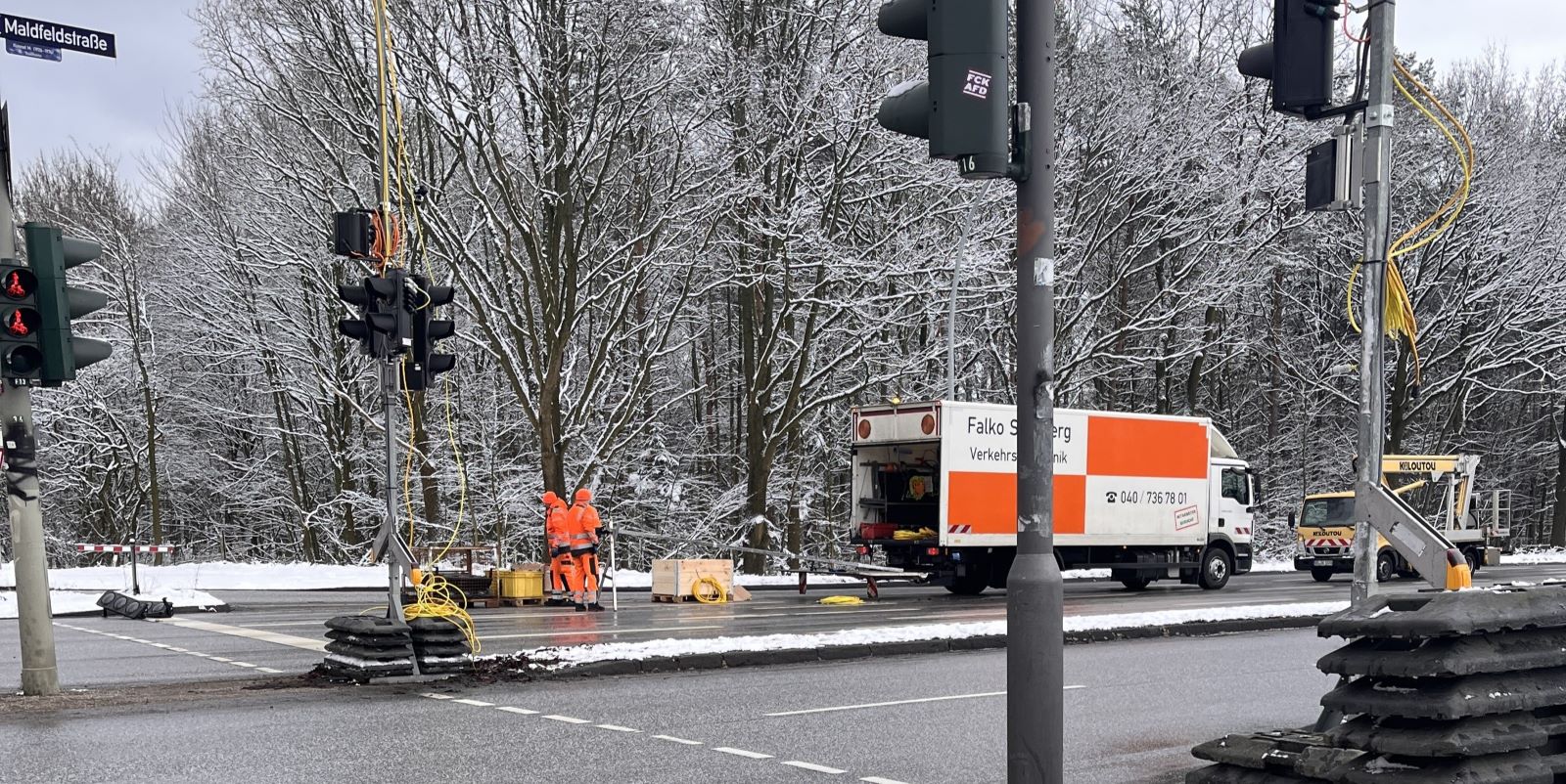 Am Wochenende wurde Harburgs neue Groß-Baustelle rund um die Bremer Straße und der Maldfeldstraße eingerichtet. Foto: Christian Bittcher