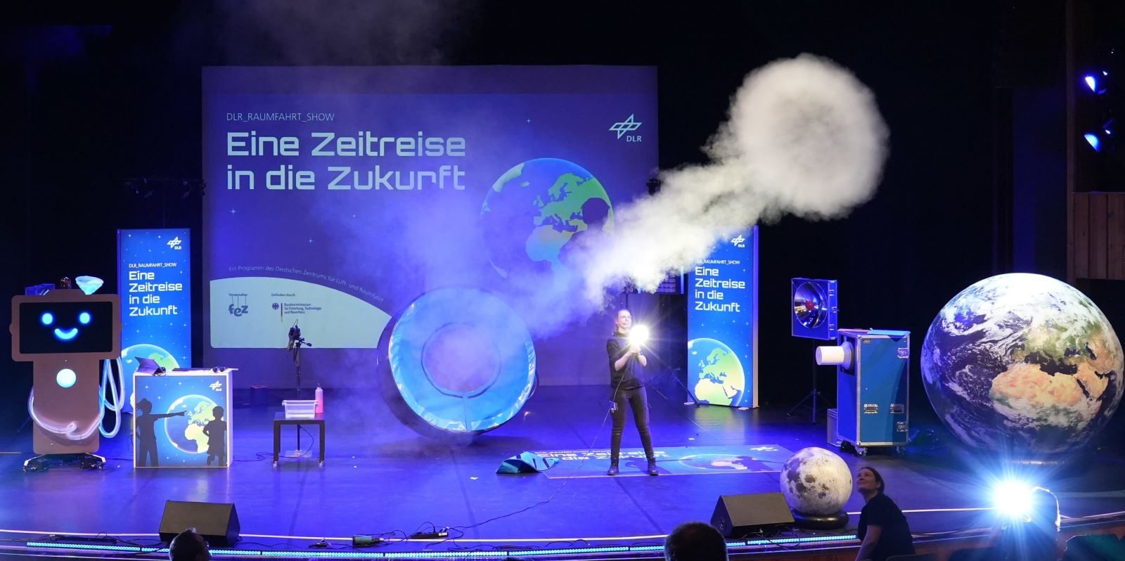 Eine Zeitreise in die Zukunft: Die DLR-Raumfahrt-Show ist Donnerstag an der TUHH. Foto: TUHH Eine Zeitreise in die Zukunft: Die DLR-Raumfahrt-Show ist Donnerstag an der TUHH. Foto: TUHH