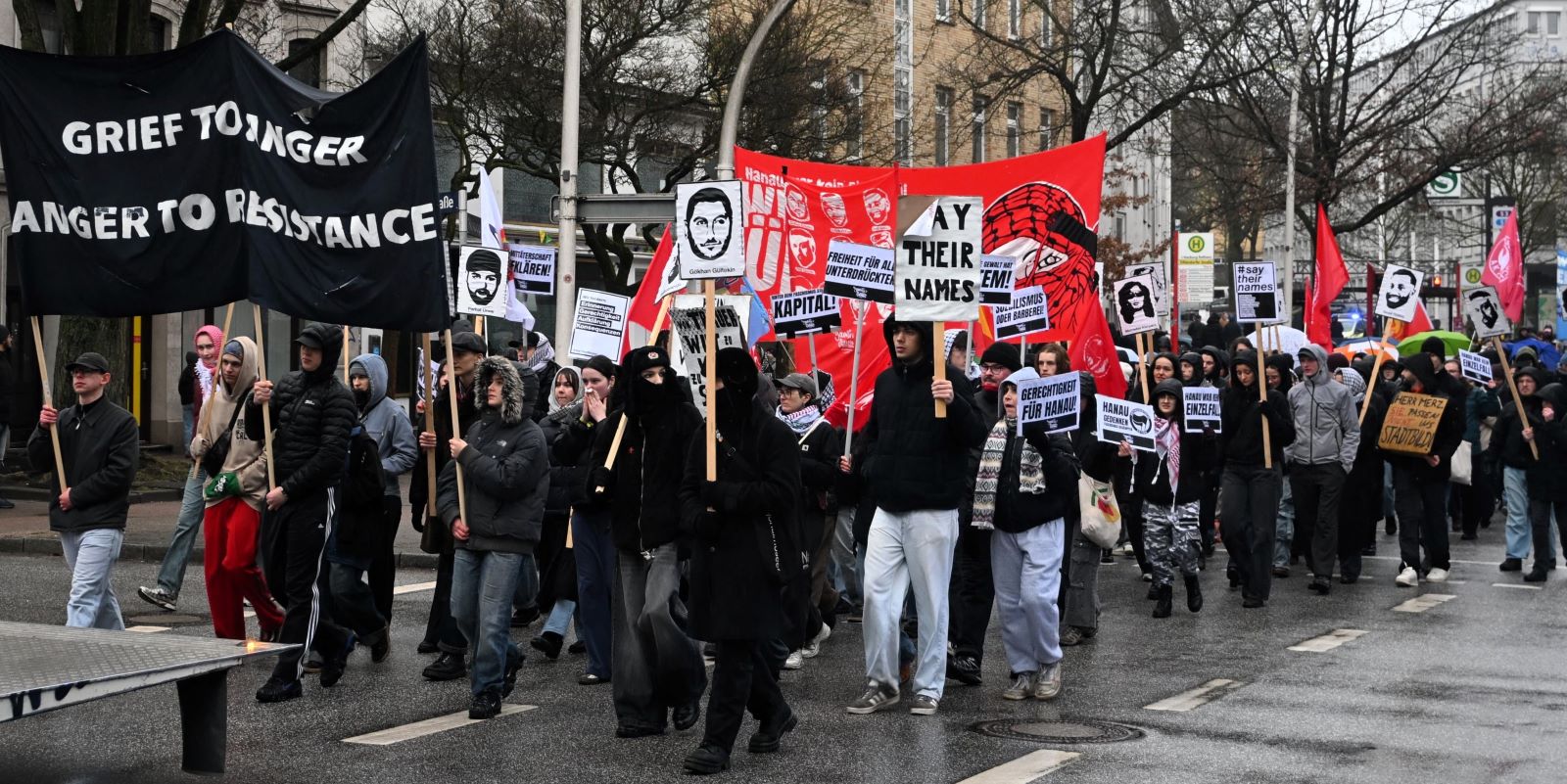 Der Demonstrationszug in der Knoopstraße. Foto: Lenthe-Medien/Apelt
