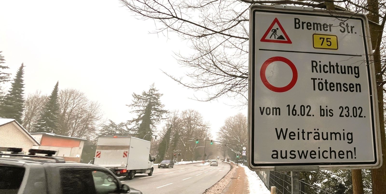 Hinweistafeln, wie hier am neuen Harburger Friedhof wurden aufgestellt. Foto: Christian Bittcher