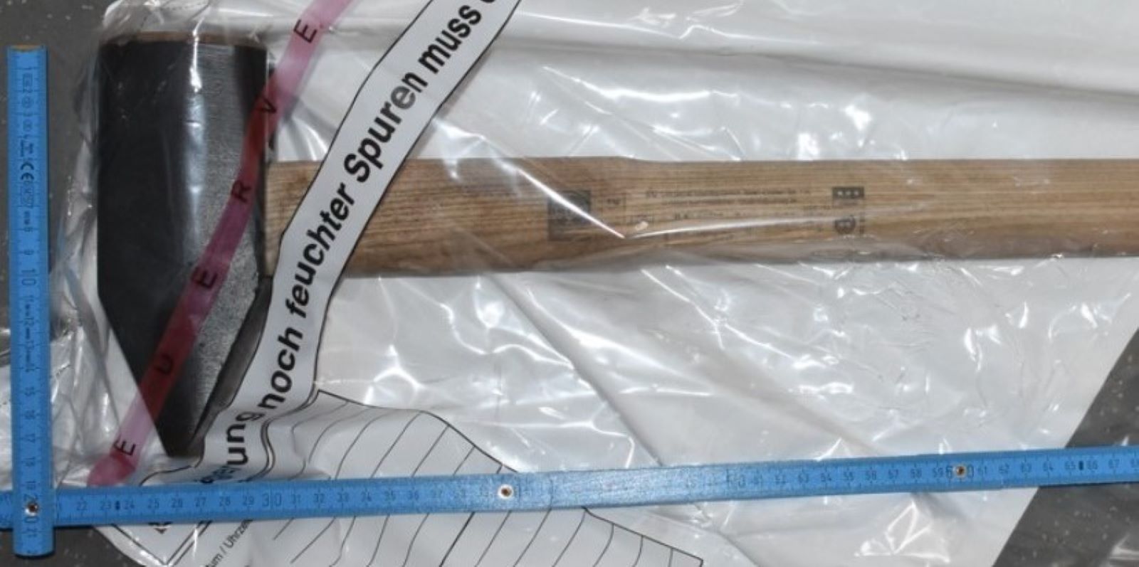 Wem gehört dieser Vorschlaghammer, der am Tatort zurückgelassen wurde? Foto: Polizei Wem gehört dieser Vorschlaghammer, der am Tatort zurückgelassen wurde? Foto: Polizei