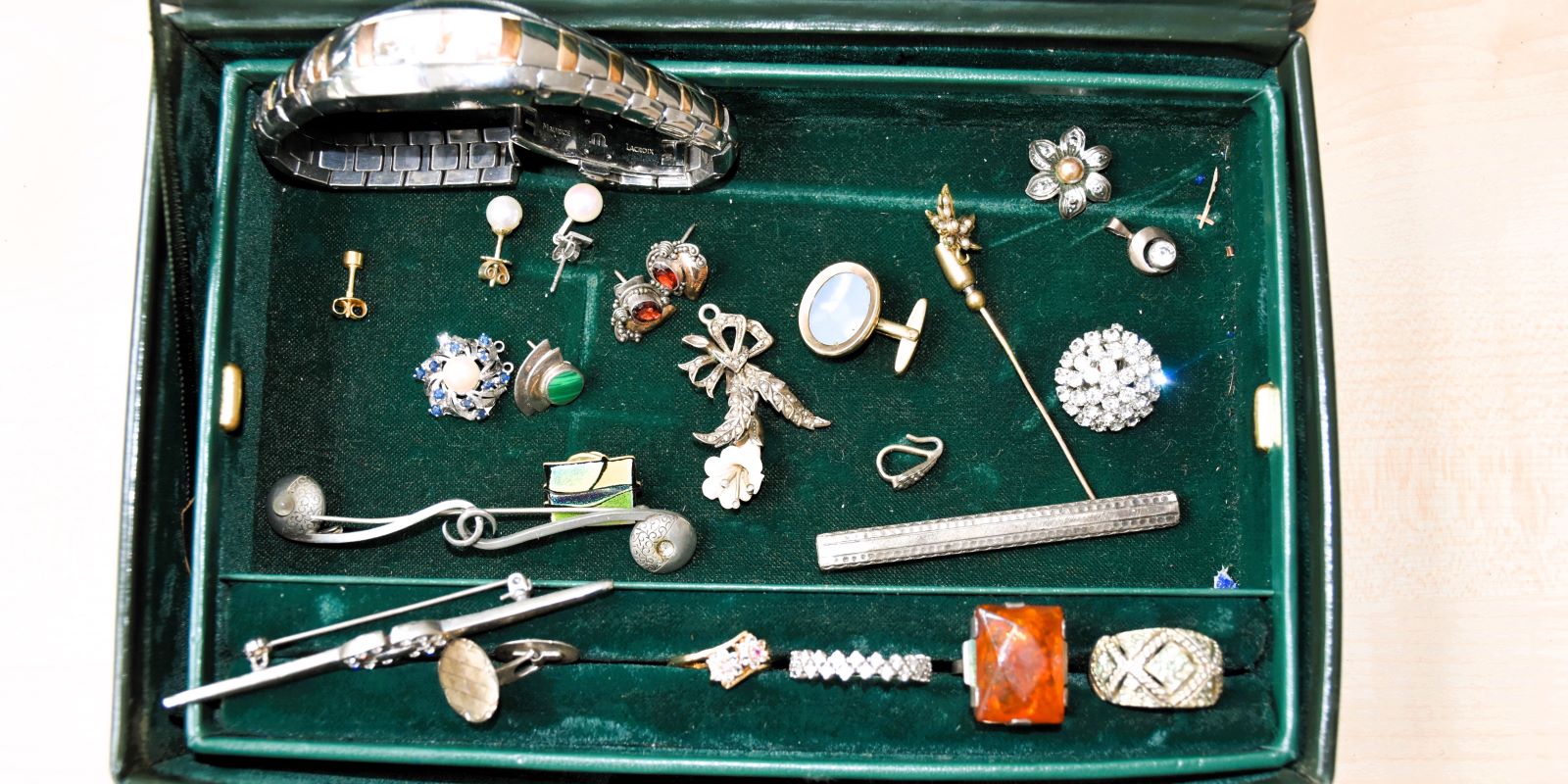 Diese Schatulle mit Schmuch wurde bei Aufräumarbeiten gefunden. Foto: Polizei Diese Schatulle mit Schmuch wurde bei Aufräumarbeiten gefunden. Foto: Polizei