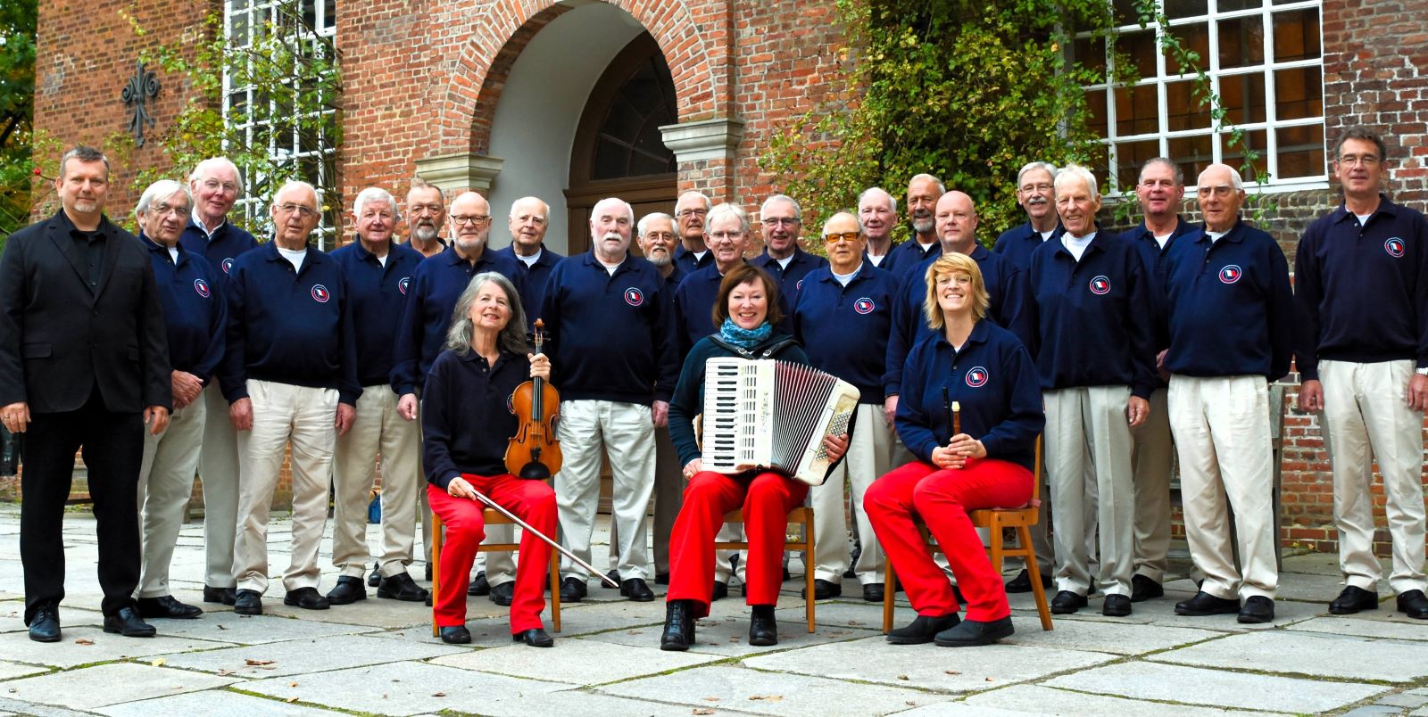 Konzert in Kirche St. Gertrud in Altenwerder: Shantys mit dem Hamburger Lotsenchor