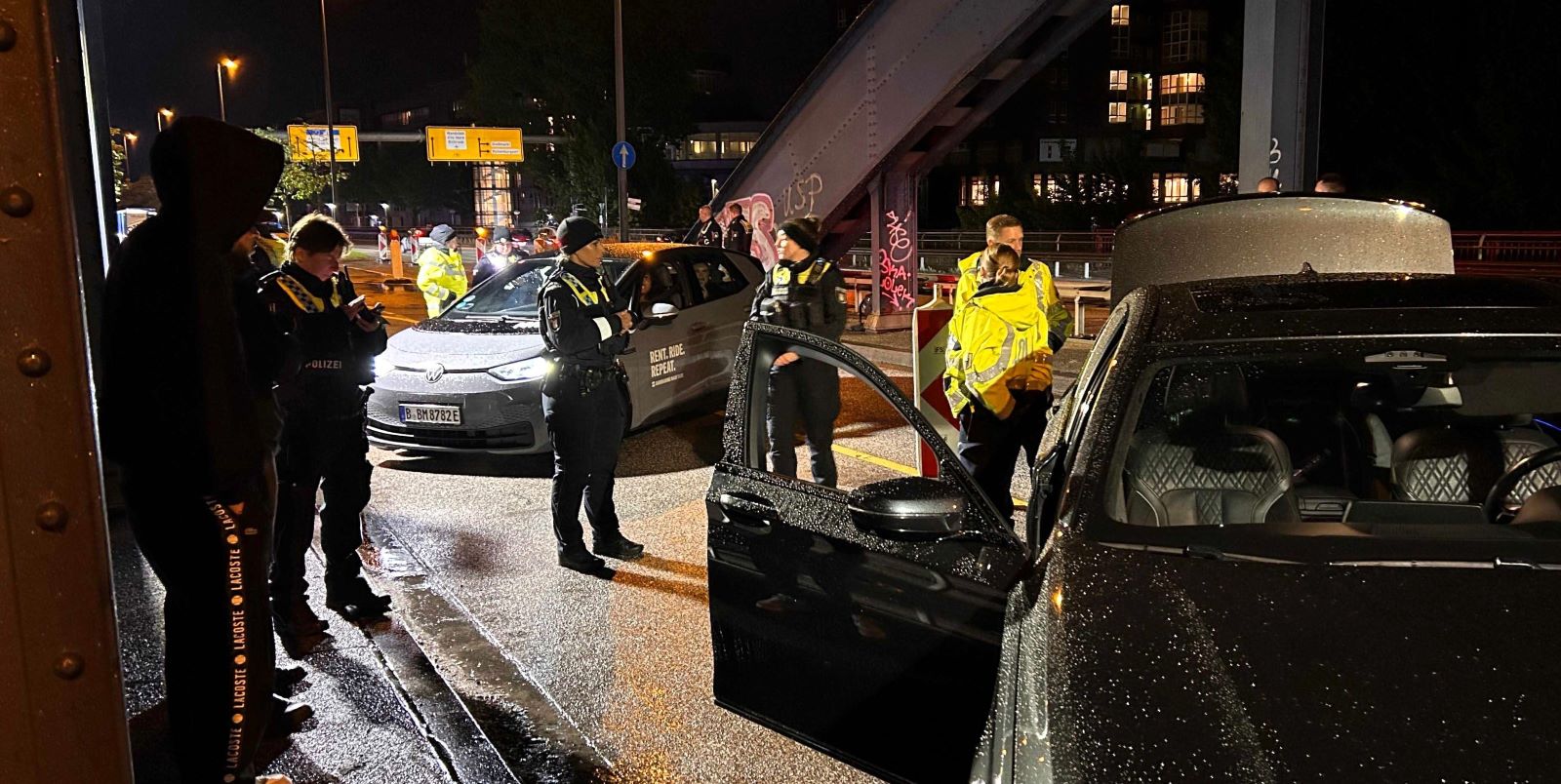 Stau durch Großkontrolle: Polizei zieht Verkehrssünder aus dem Verkehr