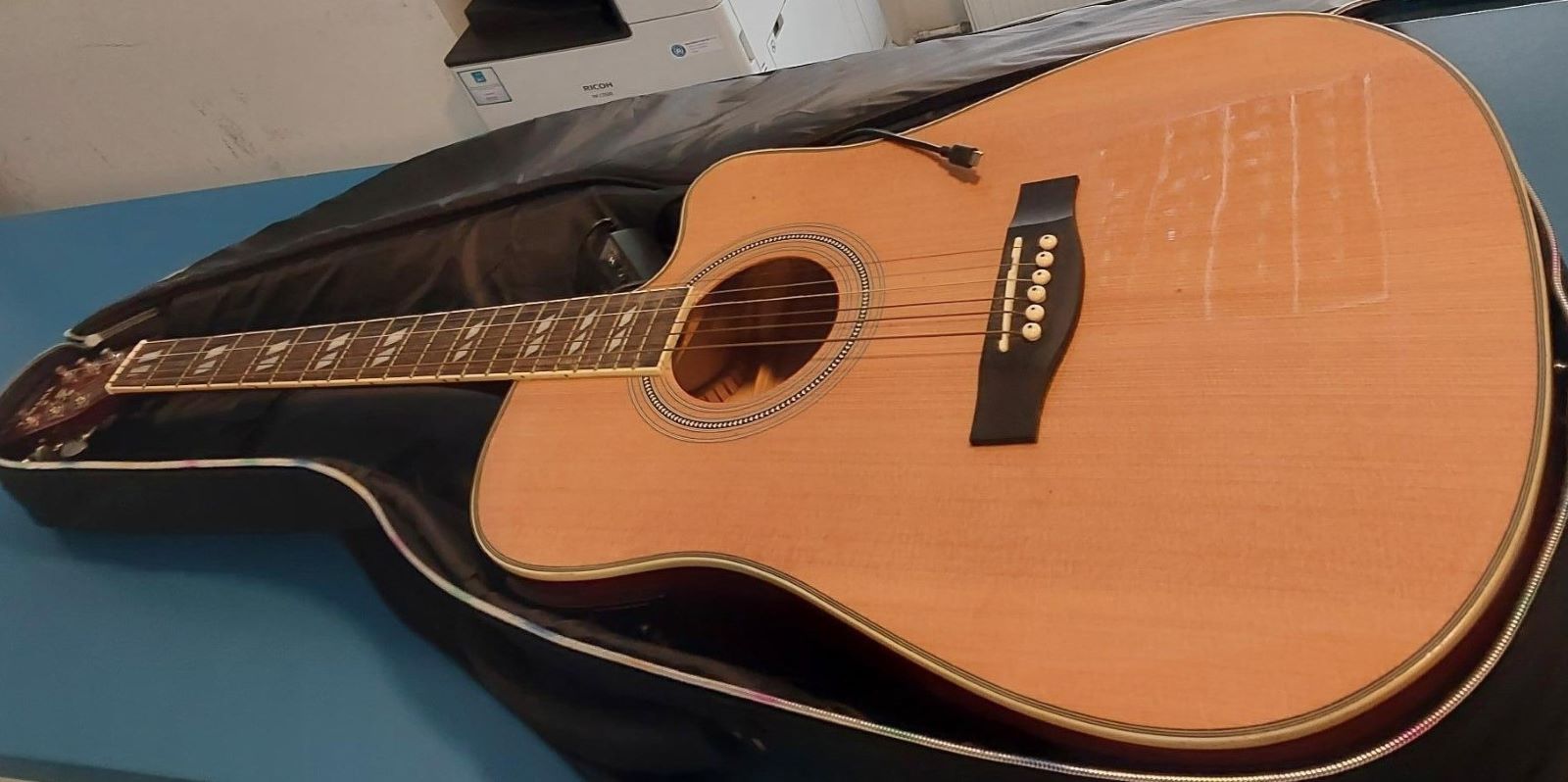 Gitarrendiebstahl im Bahnhof Harburg: Der Fall nimmt eine überraschende Wendung