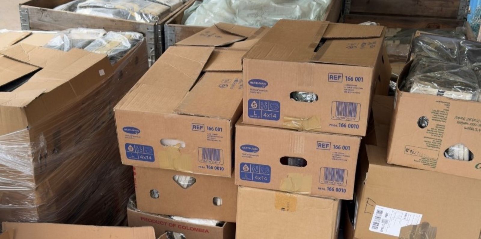 21.000 Handtücher mit einem Verkaufswert von knapp 170.000 Euro wurden sichergestellt. Foto: Polizei