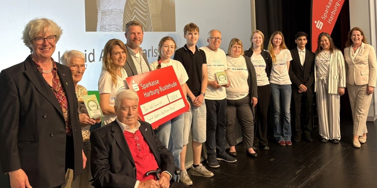 Der Ingrid-Ahlers-Karlsson-Preis ging an den Verein Yes - We Swim e.V. aus Seevetal. Foto: Gemeinde Seevetal