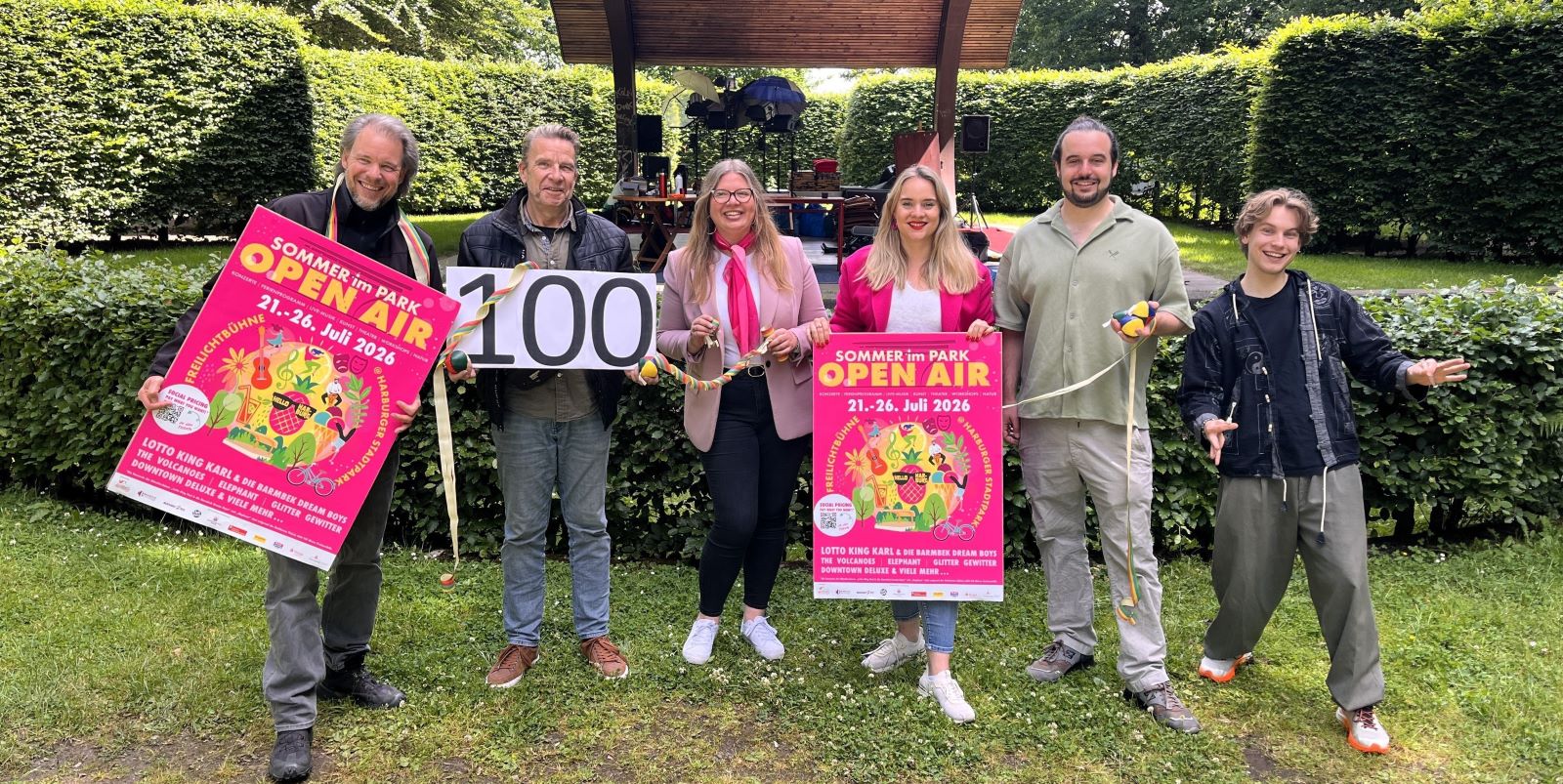 100 Jahre Harburger Stadtpark: Die Organisatoren um Antonia Marmon freuen sich auf Harburgs großes Kultur-Open-Air-Festival. Foto: Christian Bittcher