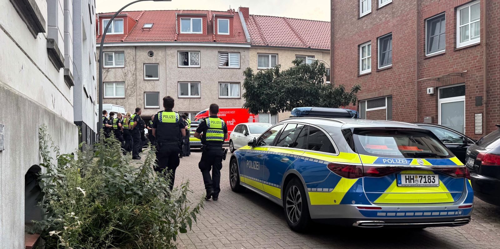 Ein Streit zwischen zwei Familien hat am Sonntag im Phoenix-Viertel gleich zweimal für größere Polizeieinsätze gesorgt. Foto: Lenthe-Medien