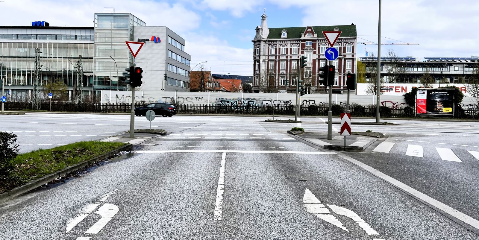 Seit den 80er-Jahren gibt es den beschrankten Bahnübergang nicht mehr, der Schloßstraße und Schloßmühlendamm verbunden hatte. Foto: Christian Bittcher