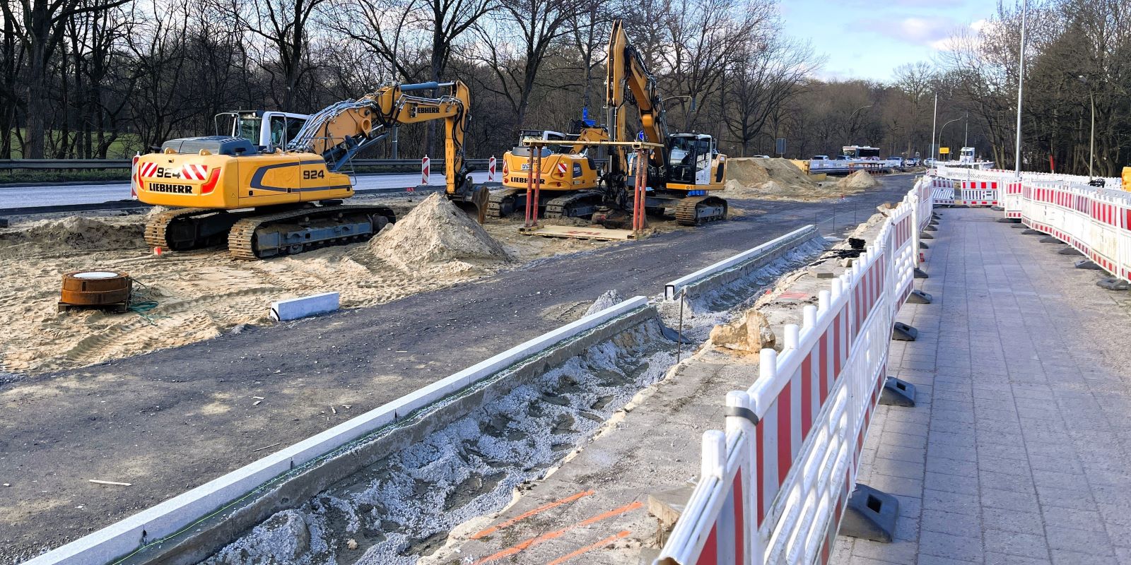 Die Bauarbeiten an der Bremer Straße im Bereich der Autobahn-Anschlussstelle Marmstorf. Foto: Christian Bittcher