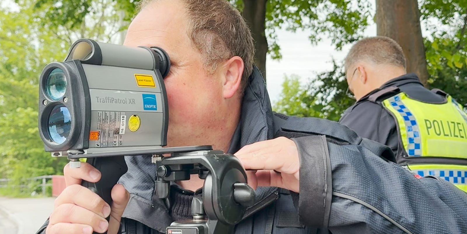 Einen Monat nach Simons Tod: Polizei kontrolliert Abbiegeverhalten von Lkw