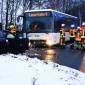 Verkehrsunfall zwischen VW und Bus: Autofahrerin in Maschen schwer verletzt