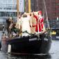 Spektakel im Binnenhafen: Nikolaus kommt mit dem Schiff nach Harburg