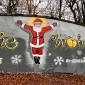 „Frohe Weihnachten“: Zum 10. Mal entstand das Weihnachts-Graffiti an der Kuhtrift