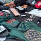 Neuland: Polizei stellt auf Flohmarkt mehr als 100 offensichtliche Plagiate sicher