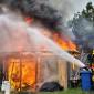 Schuppenbrand in Maschen: Feuerwehr verhindert Übergreifen auf Wohnhaus