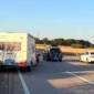 Wohnwagen löst sich auf A7 von der Anhänger-Kupplung: Mit Glück nur Blechschaden