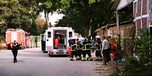 Rettungskräfte vor Ort stabilisierten den schwer verletzten Mann und transportierten ihn unter Reanimationsbedingungen in ein Krankenhaus. Foto: Lenthe-Medien