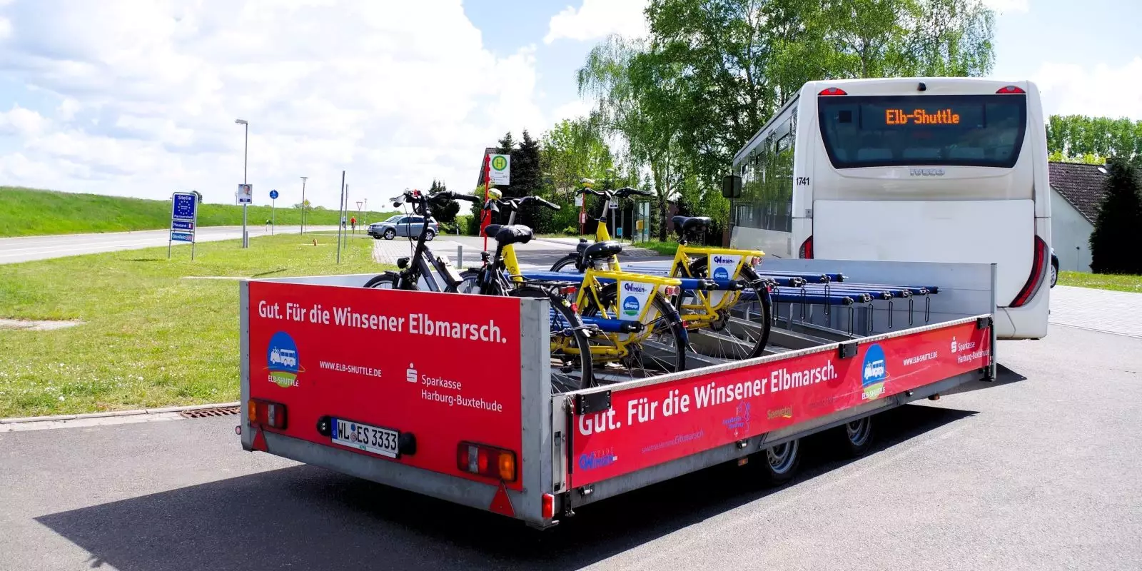 Der Radwanderbus mit dem Fahrradanhänger ist wieder im Landkreis Harburg unterwegs