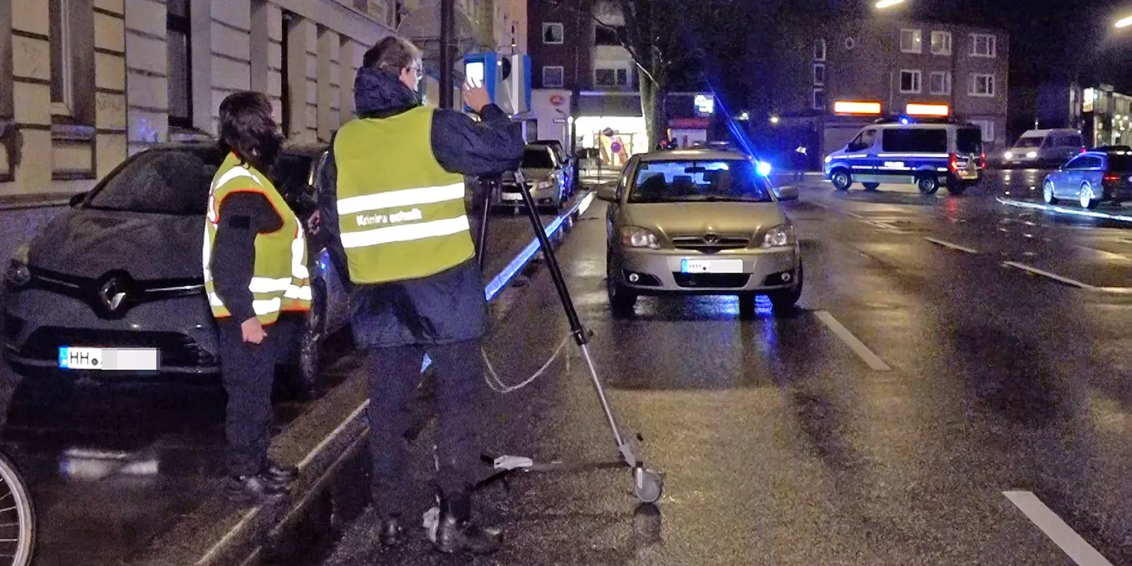 Spurensicherung nach dem Unfall auf der Winsener Straße. Foto: Lenthe-Medien