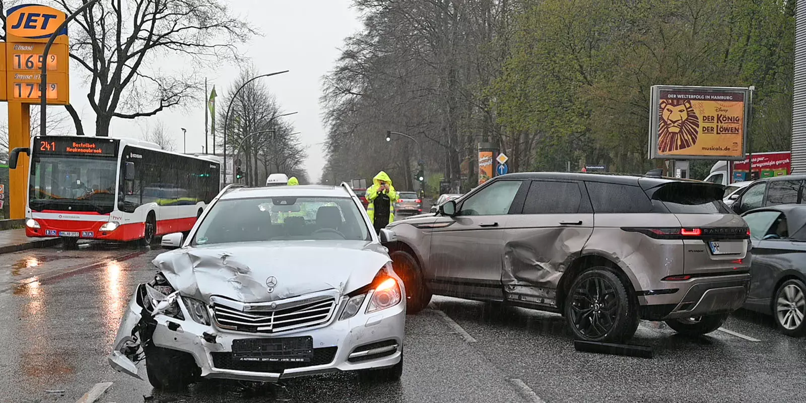 Die Unfallstelle auf der Buxtehuder Straße. Foto: Lenthe-Medien