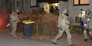 SEK Einsatz in Wilhelmsburg - Polizei stellt Tresor sicher