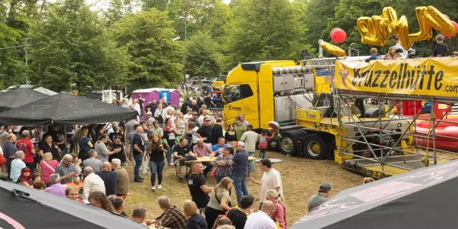 Der Mega-Geburtstag von oben: Das Party-Areal an der Bremer Straße. Foto: Bennet Zand-Vakili