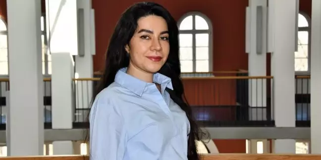Dr. Tannaz Naseri forscht zu Recyclingmöglichkeiten von Autobatterien