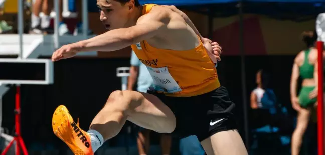 Nils Hofmann in Aktion im Vorlauf über 400-Meter-Hürden.  Foto: Team Deutschland