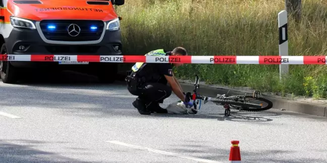 Der 75-jährige Fahrradfahrer, der bei dem Unfall auf dem Neuländer Elbdeich verletzt wurde, starb im Krankenhaus. Foto: Lenthe-Medien