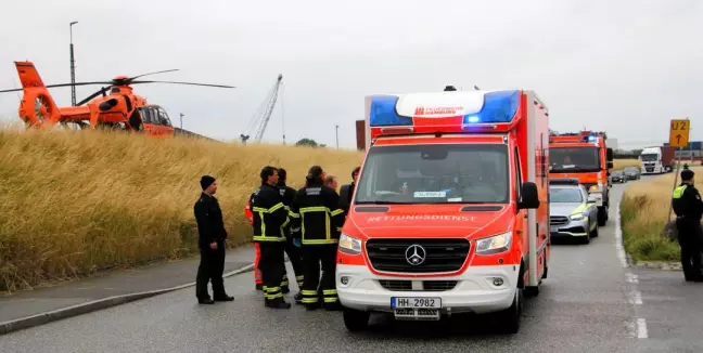 Die Unfallstelle am Pollhorner Hauptdeich. Foto: Lenthe-Medien/Presang