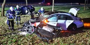 Hamburg Marmstorf - AMG schiesst  Opel von der Autobahn 7 - 1 Toter