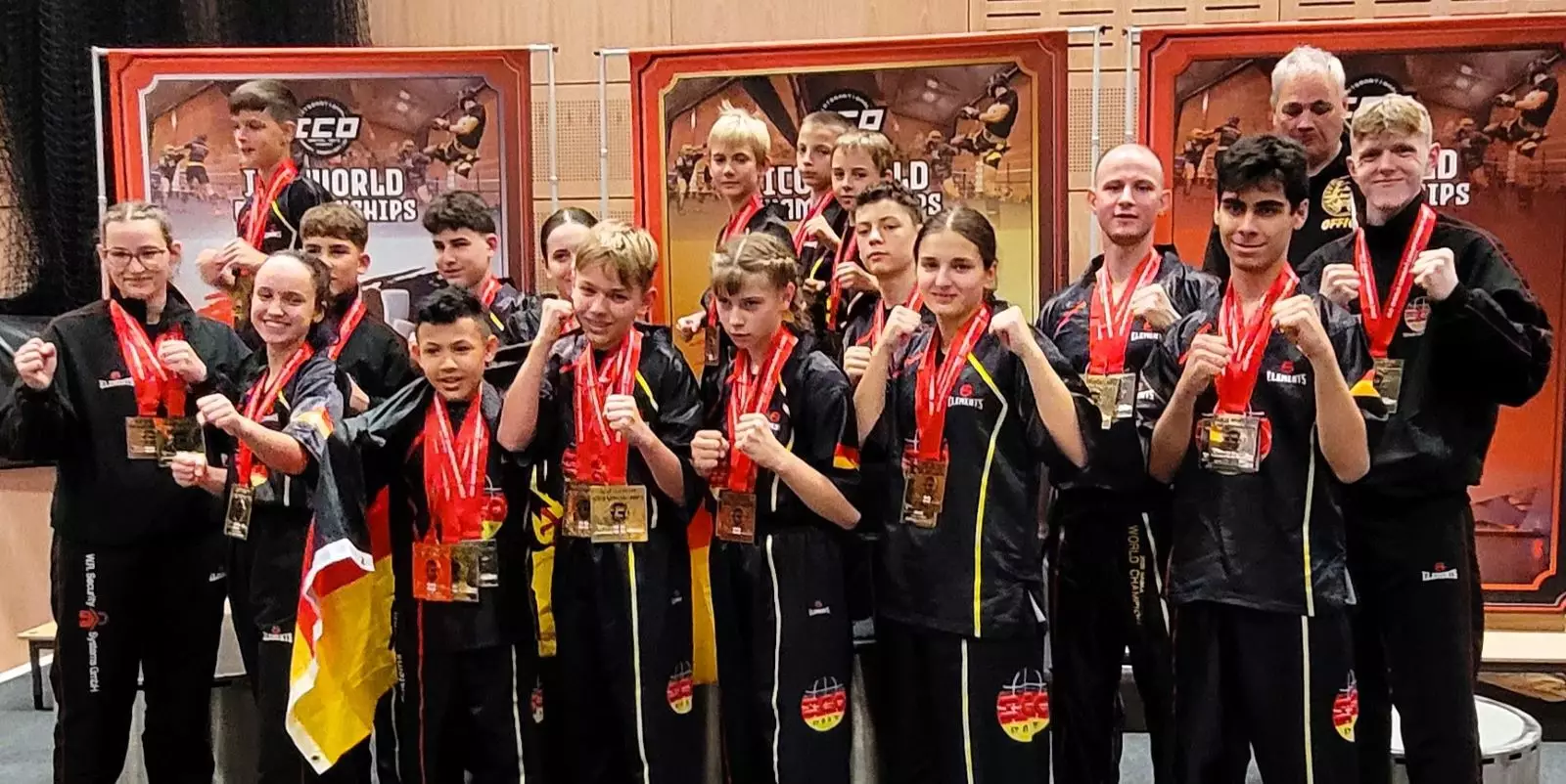 Das erfolgreiche Team Deutschland mit seinen Medaillen bei der ICO-Weltmeisterschaft. Foto: HNT