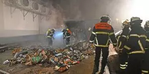 Feuer in Müllpresse von LIDL-Markt in der Bremer Straße