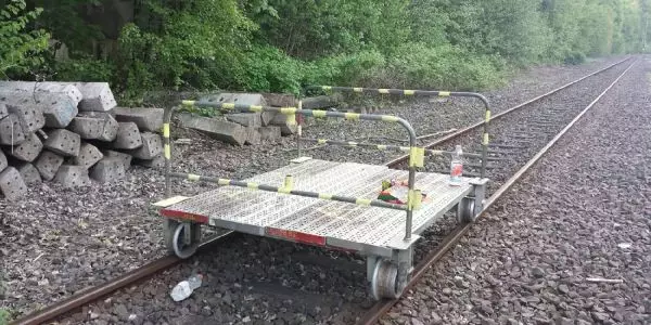 Mit Rollwagen auf Gleisen: Zugverkehr wurde unterbrochen
