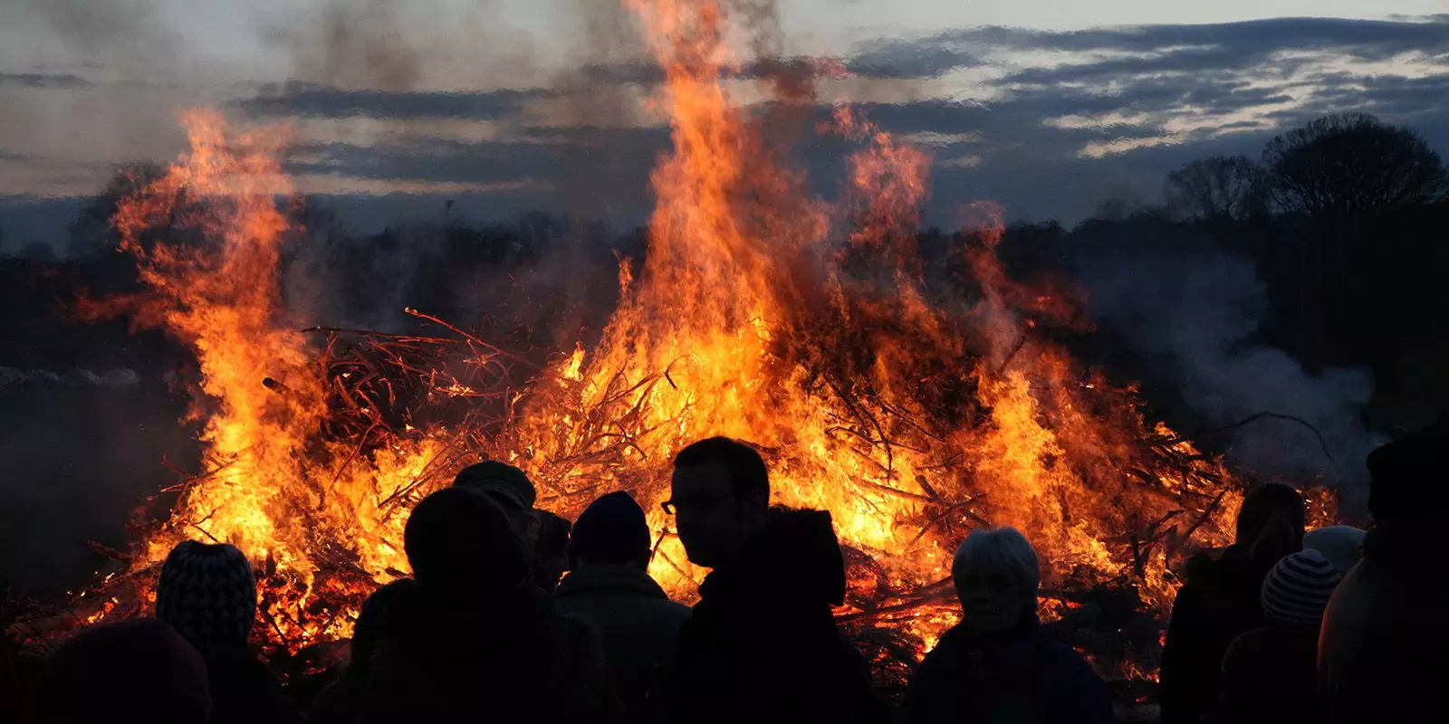 Osterfeuer finden in diesem Jahr auch in Seevetal wieder statt. Foto: zv