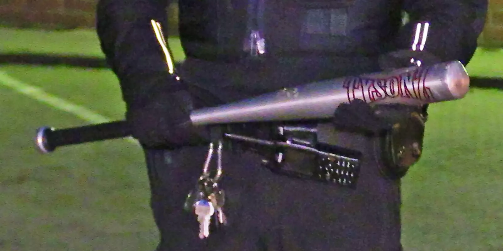 Der von der Polizei sichergestellte Baseballschläger. Foto: Lenthe-Medien