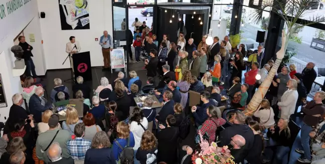 Volles Haus: Ralf Schwinge bei seiner Begrüßungsrede im Foyer des Museums. Foto: Christian Bittcher
