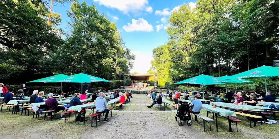 Wunderbare Theater-Atmosphäre am Dienstagabend bei Sommer im Park. Foto: Christian Bittcher