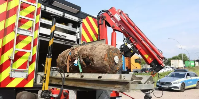 Der entschärfte Blindgänger liegt zum Abtransport bereit. Foto: Lenthe-Medien/Reimer