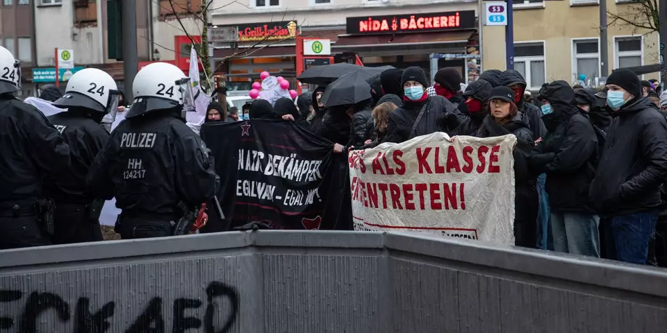 Linke Extremisten in dem Bereich, in dem das Bündnis seine Demo angemeldet hatte. Foto: zv