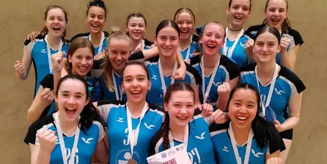 Mit dem Vizemeistertitel bei den Norddeutschen U16-Meisterschaften hat das Volleyball-Team Hamburg (VTH) am Wochenende einen weiteren großen Erfolg eingefahren. Foto: VTH